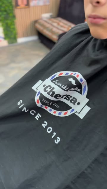 Ogrtač sa logotipom Chersa i natpisom Since 2013